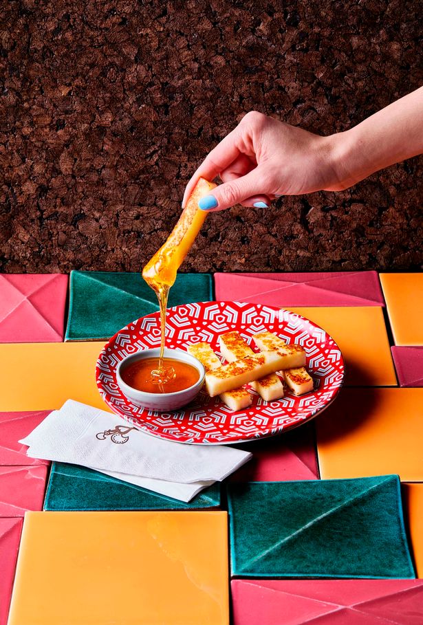 ستتوفر عصي Halloumi و Dip Peri-Honey من 13 مايو