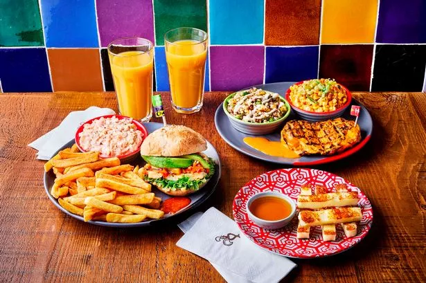 تقوم Nando's بطرح عناصر قائمة جديدة تمامًا من الأسبوع المقبل - بما في ذلك برغر جديد ومشروب استوائي