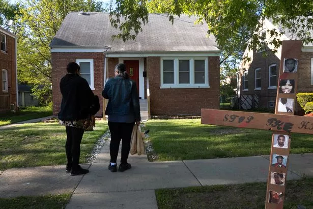 صليب ديني وضع على الممتلكات