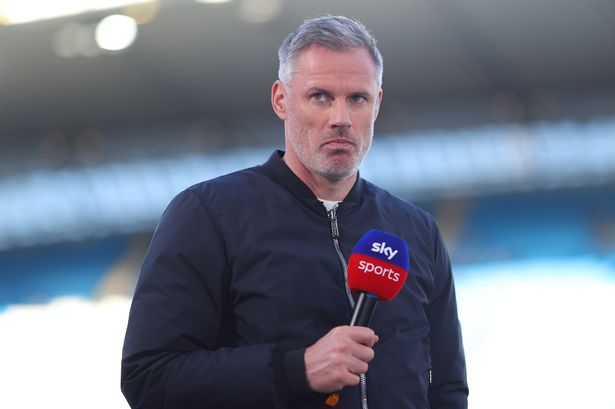 مانشستر ، إنجلترا - 02 مايو: Sky Sports Pundit Jamie Carragher خلال مباراة الدوري الممتاز بين مانشستر سيتي FC و Wolverhampton Wanderers FC على ملعب الاتحاد في 02 مايو 2025 في مانشستر ، إنجلترا. (تصوير جيمس جيل - Danehouse/Getty Images)