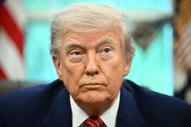 يستعد الرئيس الأمريكي دونالد ترامب للتوقيع على أوامر تنفيذية في المكتب البيضاوي في البيت الأبيض في واشنطن العاصمة ، في 22 مايو 2025 (تصوير ماندل نغان / AFP) (تصوير ماندل نغان / AFP عبر Getty Images)