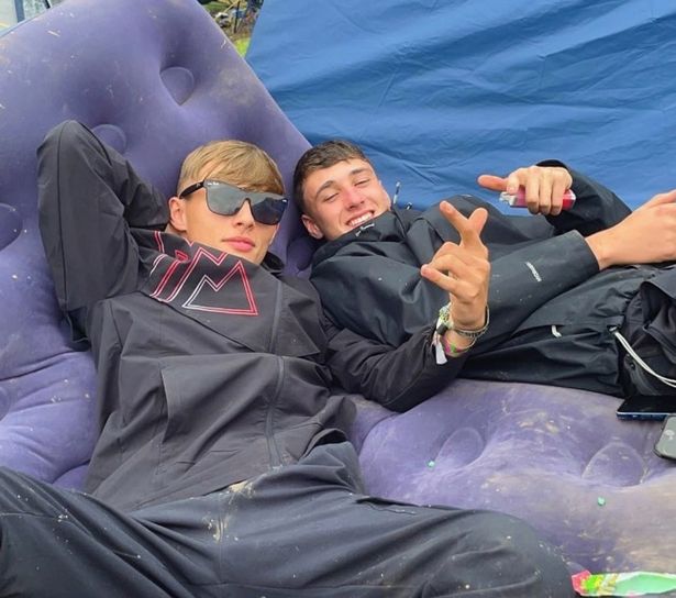 جاي ، في الصورة مع براد هارجريفز ، الذي كان معه في تينيريفي