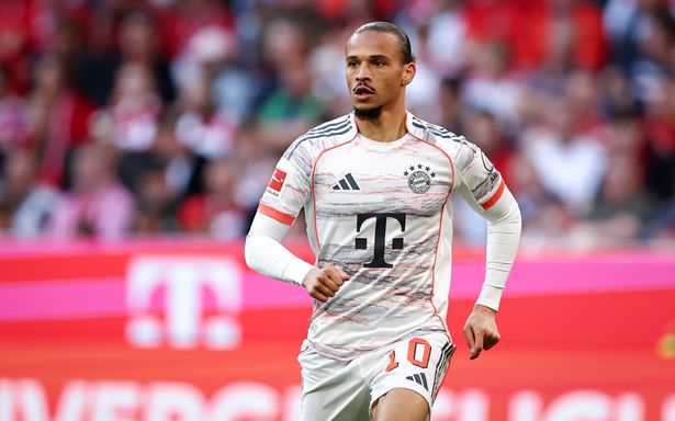 ميونيخ ، ألمانيا - 10 مايو: ليروي سين من بايرن موينشن أثناء مباراة البوندسليجا بين FC Bayern München و Borussia Mönchengladbach في Allianz Arena في 10 مايو 2025 في ميونيخ ، ألمانيا. (تصوير ستيفان ماتزكي - سامبيز/غيتي إيمايز)