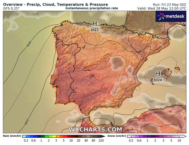 تتحول خرائط New Heatwave Maps إلى اللون الأحمر بينما حذر السياح البريطانيون من توقع بلجمة 34 درجة مئوية