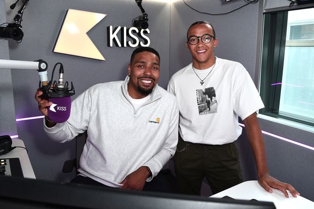 جوردان بانجو وبيري كيلي أول معرض قبلة الإفطار في KISS FM Studio في 03 أغسطس 2020