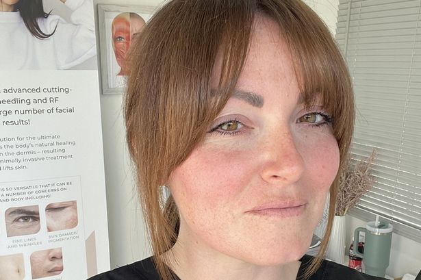 ميكايلا بيكوك ، 35 عامًا ، تقول مصففتها 