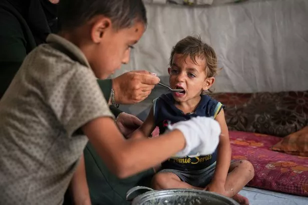 فتى فلسطيني في غزة المنكوبة