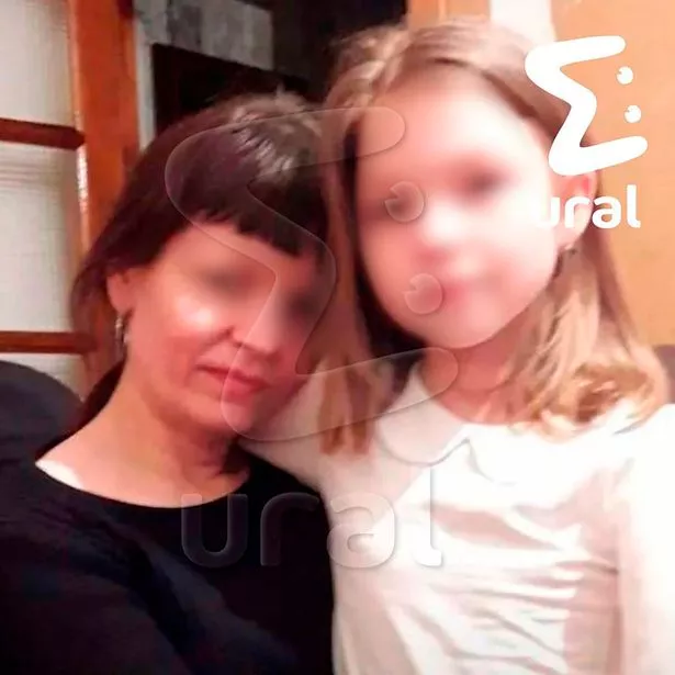 صورة غير واضحة لسفيتلانا وطفل صغير