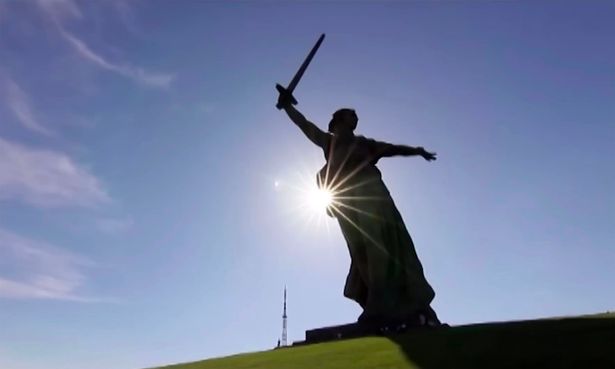 كانت الوطن الأم في Volgograd أطول تمثال في العالم