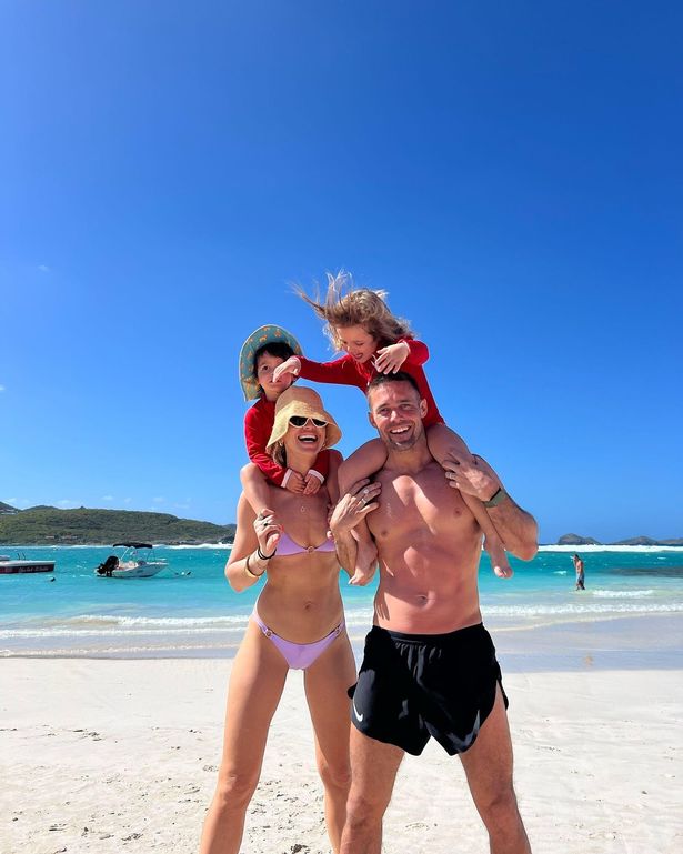 Vogue Williams متزوج الآن من سبنسر ماثيوز ويشارك ثلاثة أطفال معًا
