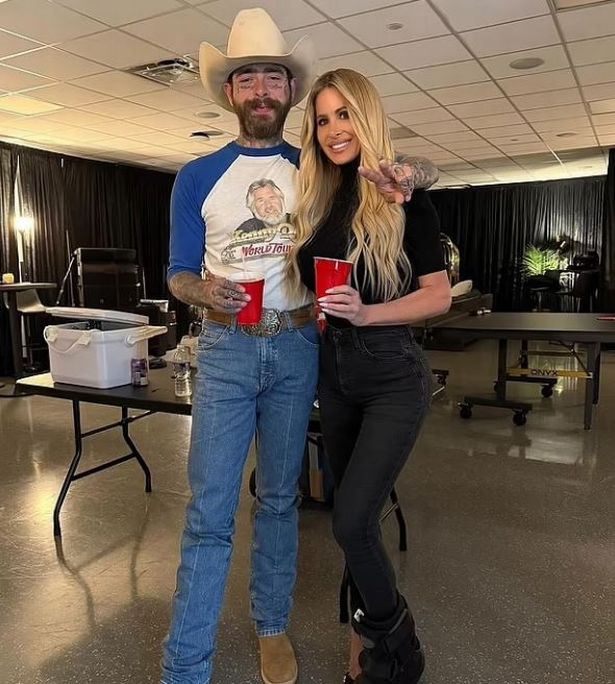بدا Post Malone مختلفًا تمامًا وهو يطرح إلى جانب Kim Zolciak