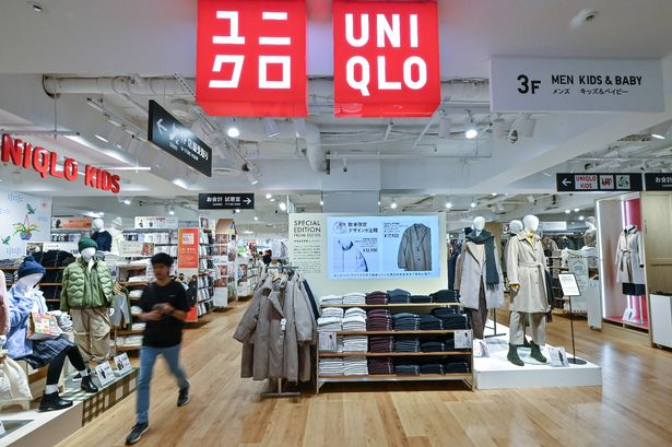 داخل متجر Uniqlo في منطقة شينجوكو في وسط طوكيو في 14 نوفمبر 2024