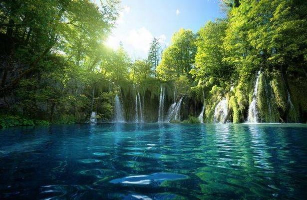 لدى كرواتيا العديد من مناطق الجذب السياحي مثل الشلالات في بحيرات Plitvice