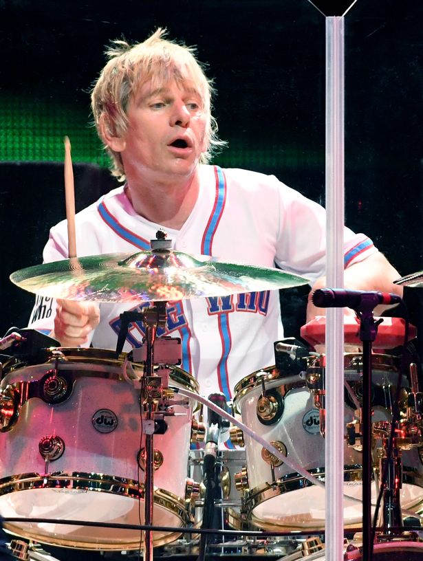 عازف الدرامز التجول Zak Starkey من The Who في الليلة الأولى من إقامة الفرقة في الكولوسيوم في قصر قيصر في 29 يوليو 2017 في لاس فيجاس ، نيفادا