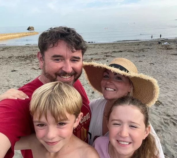 ميكايلا بيكوك مع الزوج أوليفر وأطفالهم ألفي ، الثامنة ، وروزي البالغة من العمر ست سنوات