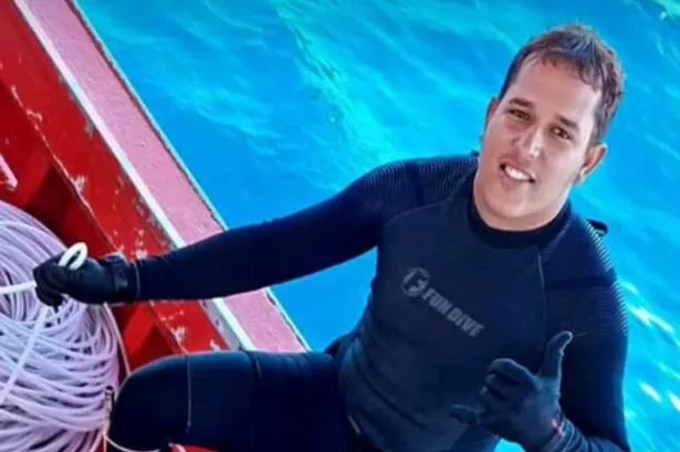 تياجو رودريغز دا سيلفا ، 25 عامًا ، يطرح في صورة غير مؤرخة. توفي أثناء الغوص في غروسوس ، البرازيل ، 18 مايو 2025.