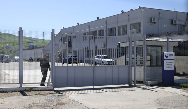 من المحتمل أن يتم نقل المراهق البريطاني إلى سجن المرأة خارج تبليسي إذا أدين