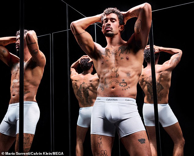 كان الموسيقي وجه حملة Calvin Klein's Spring 2025