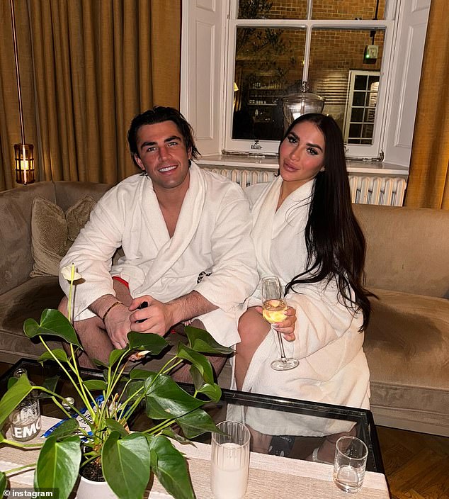 لقد كان عامًا صعبًا للزوجين حيث استقال كلوي TOWIE بعد خمس سنوات وأحدثت الأشهر القليلة الماضية خسائرهم