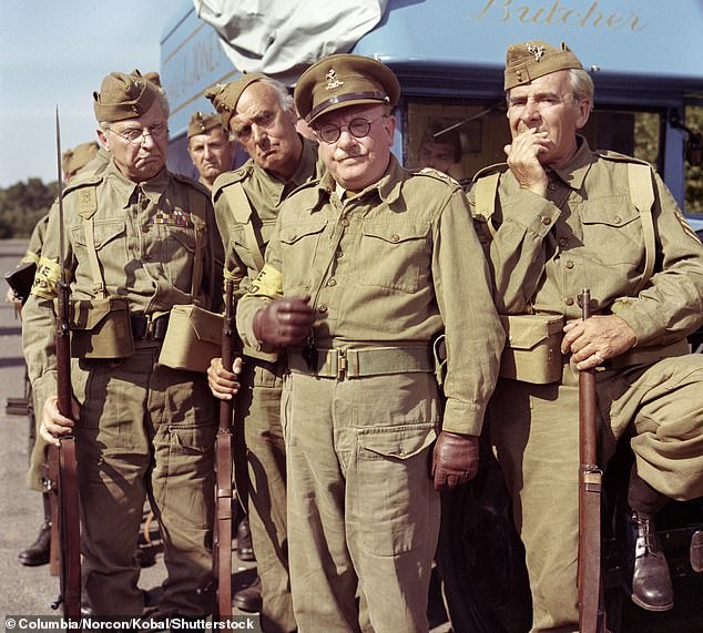 تم بث الكوميديا الشهيرة في الأصل على بي بي سي من عام 1968 إلى عام 1977 ، وركزت على مجموعة من الجنود من الحارس المنزلي للمملكة المتحدة خلال الحرب العالمية الثانية
