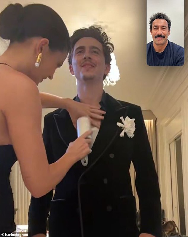 في المقطع ، كان Kylie يستخدم أسطوانة الوبر لمساعدة Timothee Chalamet ، 29 ، على الاستعداد قبل 70 مهرجان ديفيد دي دوناتيلو السينمائي في روما يوم الأربعاء ، 7 مايو ، في روما ، إيطاليا