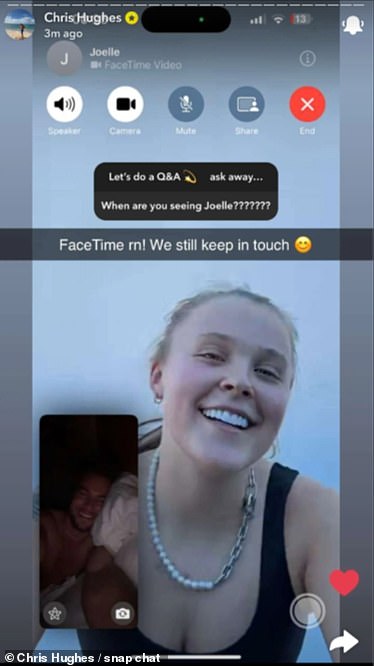 بعد ذلك ، ذهب كريس إلى مشاركة لمحة عن نفسه وجوجو على FaceTime معًا ، ويخبر أتباعه أنهم