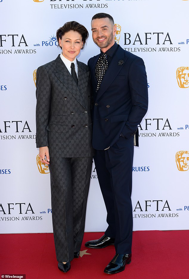 Emma و Matt Willis Host Netflix's Love Is Blind UK معًا ، لقد انشقت إيما أيضًا عمالقة البث بعد كونها مضيفًا منذ فترة طويلة لـ BBC و ITV