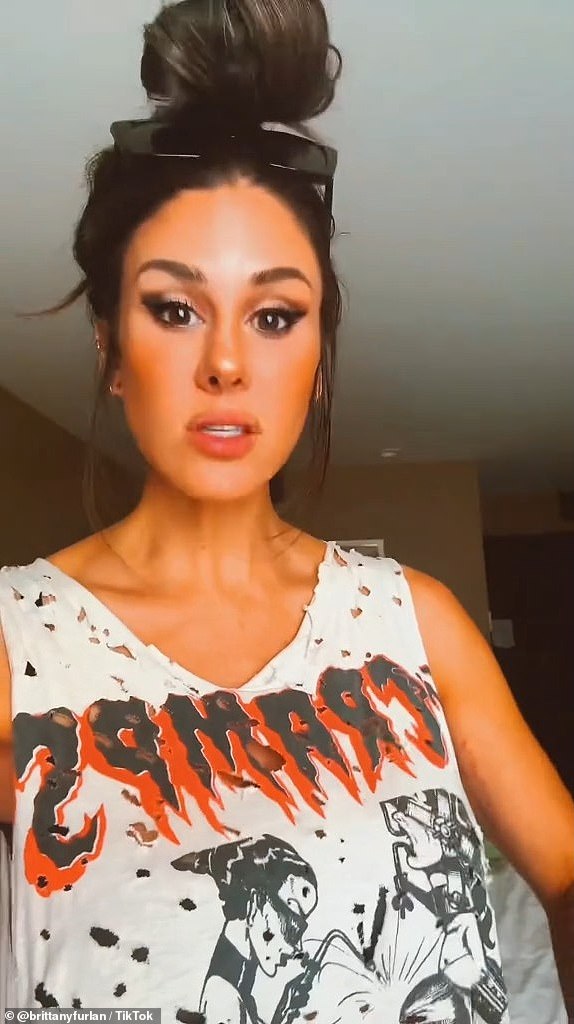 في مقطع فيديو مثير للصدمة تم إصداره يوم الجمعة ، كشفت فورلان أنها كانت ضحية Catfishing