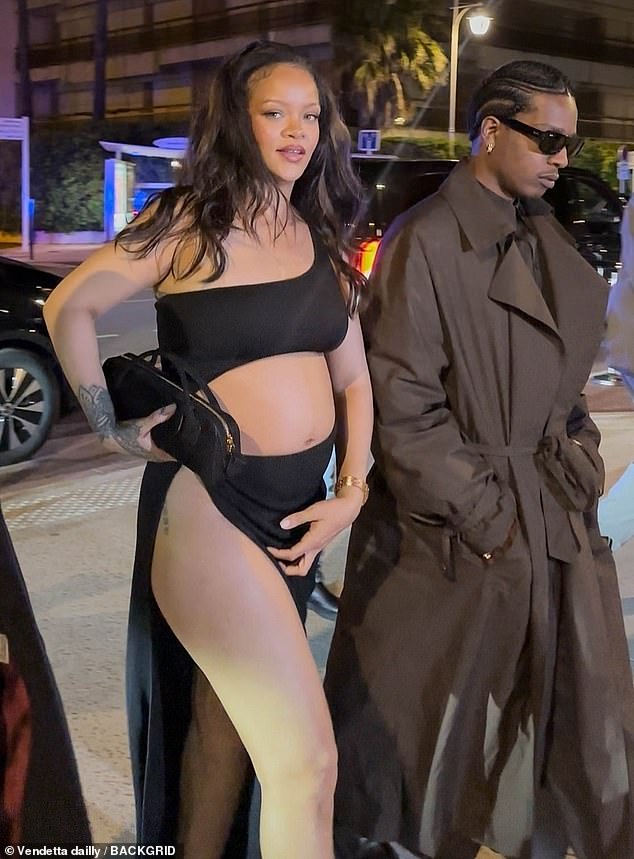 كشف المغني ، 37 عامًا ، ومغني الراب ، 36 عامًا ، أنهم يتوقعون طفلهما الثالث معًا في حفل Met هذا العام في وقت سابق من هذا الشهر