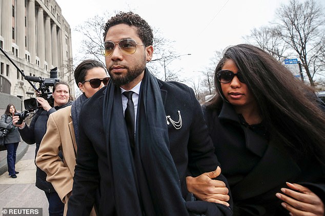 كان Smollett إدانة بالكذب على الشرطة مع خدعة غريبة مضادة لترامب انقلبت في حكم مثير من المحكمة العليا في إلينوي في نوفمبر الماضي ؛ في الصورة في شيكاغو في عام 2020