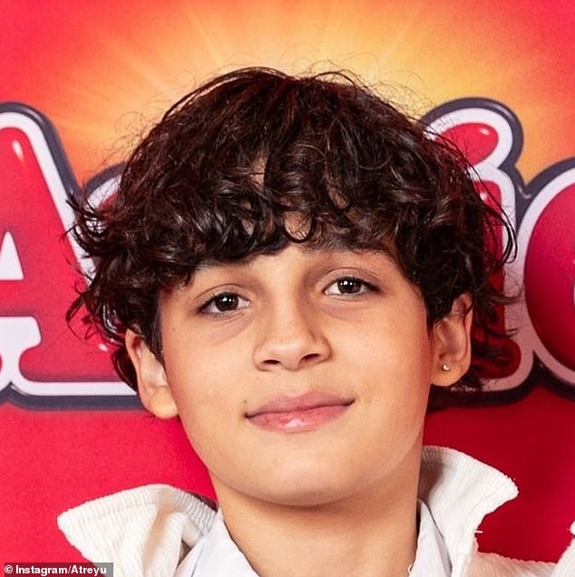 'مع قلوب محطمة نشاركنا وفاة ابني الجميل ، Atreyu McCann. لقد كان ألمع ضوء في عالمي - طيب ، مبدع ، ومحبوب إلى ما لا نهاية ،