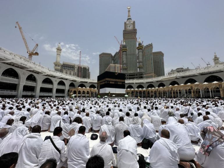 يقوم الحجاج المحتملين بالصلاة في المسجد الحارام خلال حجهم في مكة ، المملكة العربية السعودية في 23 يونيو 2023