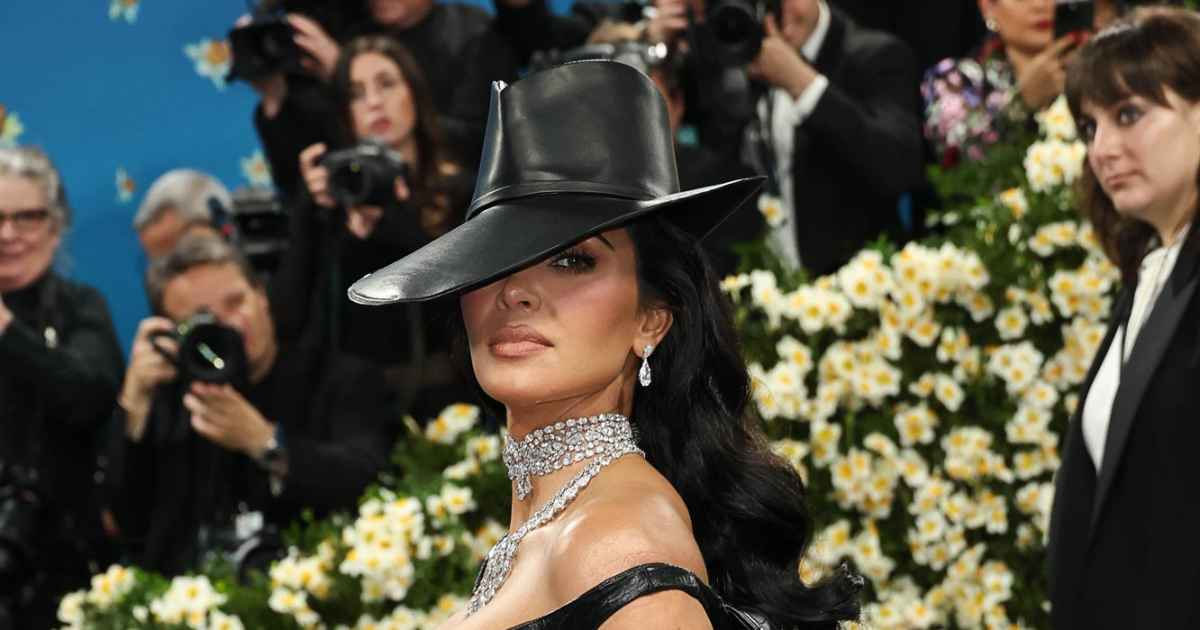 إطلالات كيم كارداشيان على السجادة الحمراء على مر السنين 509 GettyImages 2213625940