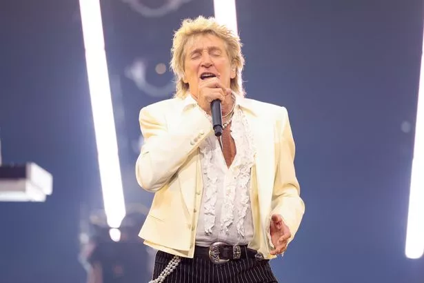 لا يزال من المقرر حاليًا أن يأخذ رود فتحة الأساطير في مهرجان Glastonbury في سومرست في 29 يونيو