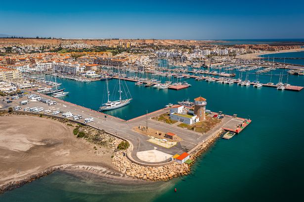 المنظر الجوي على Almerimar Marina ، Almeria ، إسبانيا