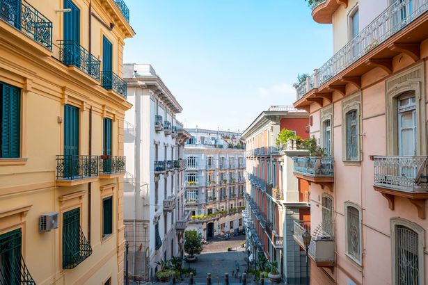 Art Nuoveau Style Buildings في مقاطعة شيا ، نابولي ، إيطاليا