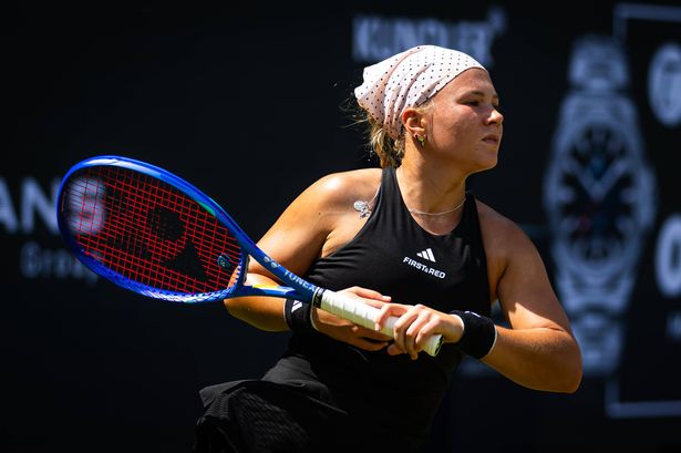 برلين ، ألمانيا - 19 يونيو: ديانا شنايدر في العمل ضد Marketa Vondrousova من جمهورية التشيك في الجولة الثانية في اليوم الرابع من تنس برلين المفتوحة من قبل Hylo في LTTC Rot -Weiß EV في 19 يونيو 2025 في برلين ، ألمانيا (تصوير روبرت برانج/جيتي).