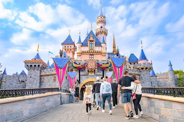 مناظر عامة لقلعة Sleeping Beauty في ديزني لاند