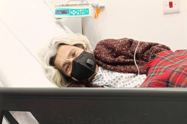 الدكتورة ليلى سويف تقاتل من أجل حياتها في المستشفى بعد أن تم إضراب الجوع في سبتمبر