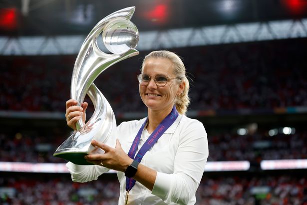 سارينا ويجمان تحتفل بالفوز في إنجلترا 2022