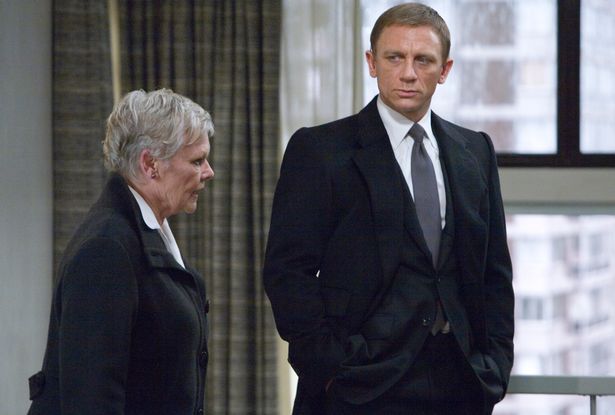 Dame Judi Denck لعبت دور M ، رئيس MI6 ، في أفلام جيمس بوند