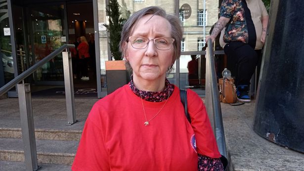 Geraldine Treacy خارج التحقيق في Dorland House في غرب لندن