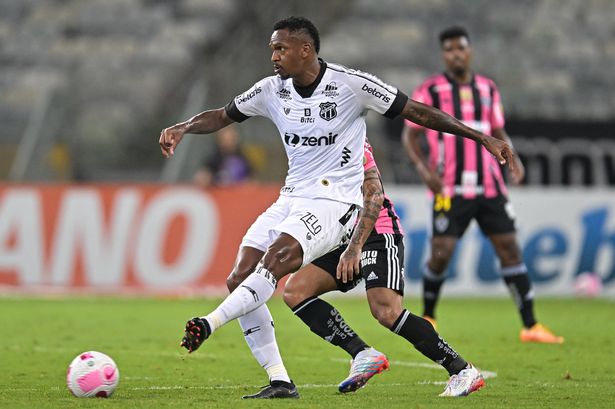 يسيطر Jo of Ceara على الكرة خلال مباراة بين Atletico Mineiro و Ceara كجزء من Brasileirao 2022 على ملعب Minirao في 09 أكتوبر 2022