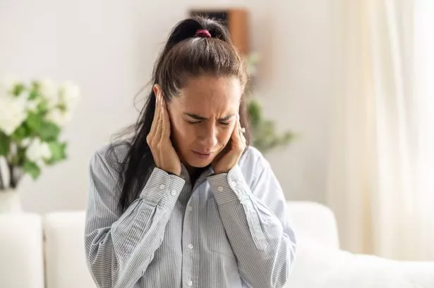 شارك الطبيب عددًا من أعراض 