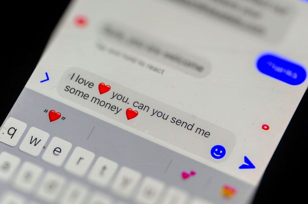 اعتقدت أمي أنها كانت على علاقة مع ضابط سلاح الجو الأمريكي (صورة ألبوم)