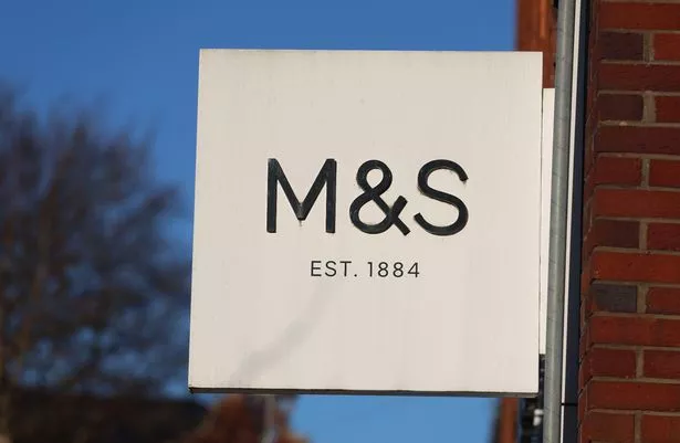 أصبح المتسوقون Marks & Spencer قادرين الآن على طلب بعض العناصر عبر الإنترنت بعد هجوم Cyber ​​في أبريل