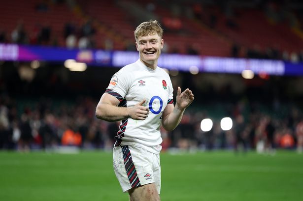 Fin Smith of England هي واحدة من ثلاثة Halves في فريق Lions هذا الصيف