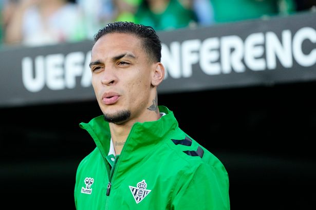 أنتوني يثير اهتمامًا بـ La Liga