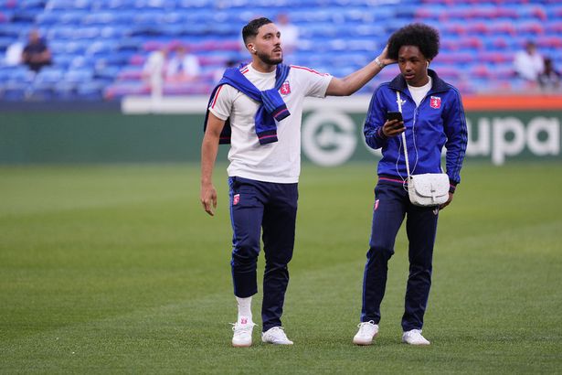 رايان تشيركي وماليك فوفانا في ليون