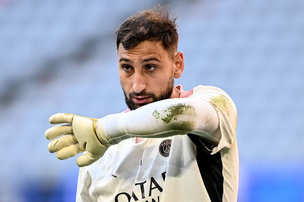 ميونيخ ، ألمانيا-30 مايو: حارس المرمى جيانلويجي دوناروما من إيماءات باريس سان جيرمين خلال جلسة تدريب باريس سان جيرمان قبل نهائيات دوري أبطال أوروبا UEFA بين عام 2025 بين باريس سان جيرمان وداخلية ميلانو في 30 مايو 2025 في مونيش ، ألمانيا. (تصوير Harry Langer/Defodi Images/Defodi عبر Getty Images)
